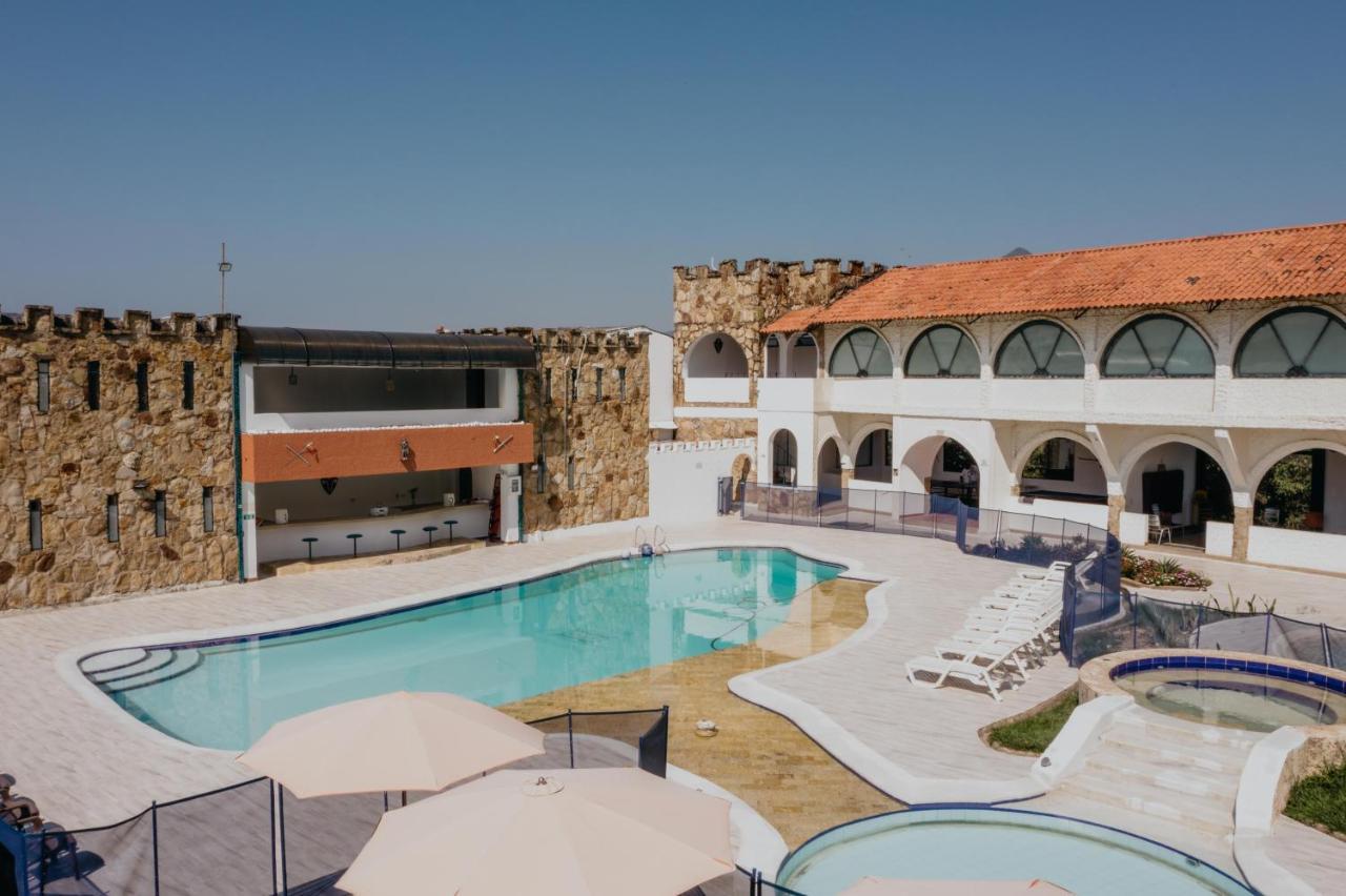 Hotel El Castillo Chinauta Exterior photo