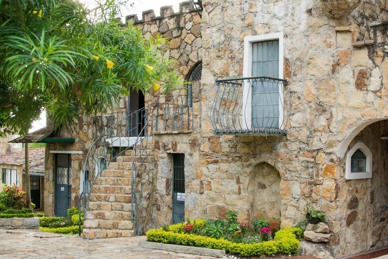 Hotel El Castillo Chinauta Exterior photo